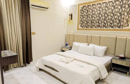 Gulshan-E-Jamal Hotel | Hotel SkyLIT