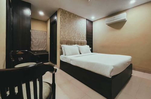 Mahmoorganj Hotel | Hotel SLE Residency