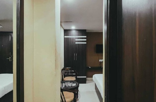 Mahmoorganj Hotel | Hotel SLE Residency