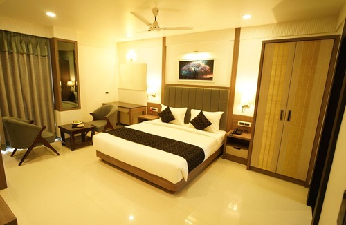Mahmoorganj Hotel | Hotel Square S