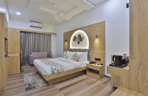 Anand Hotel | Hotel SR Laxmi