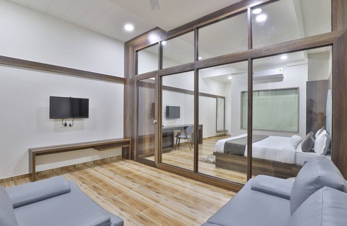 Vallabh Vidhyanagar Hotel | Hotel SR Regency