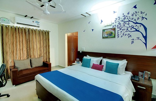 DLF Phase 3 Hotel | Hotel Staayz Premium