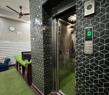 Delhi House | Hotel Stay Easy Near Krishna Nagar Delhi