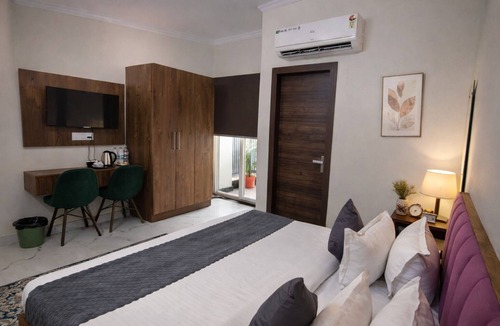 Noida Hotel | Hotel Stayzzy Bloom