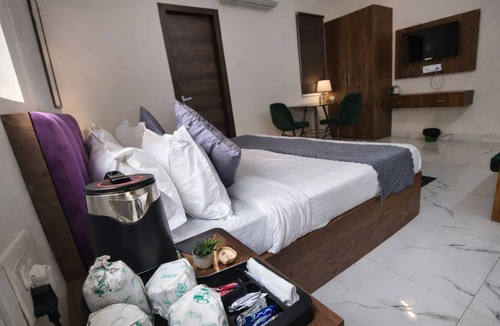 Noida Hotel | Hotel Stayzzy Bloom