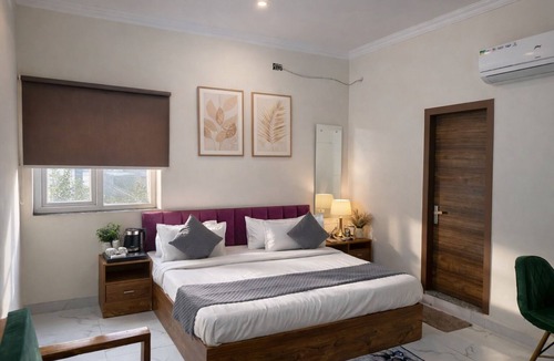 Noida Hotel | Hotel Stayzzy Bloom