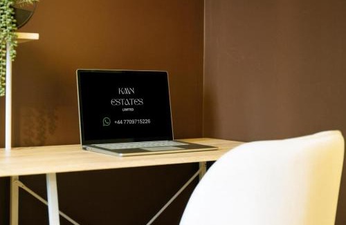 Reading House | Hotel Style Room within Reading