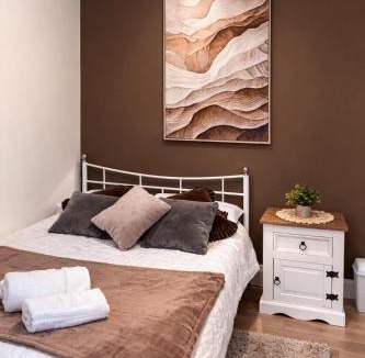 Reading House | Hotel Style Room within Reading