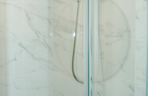 Radisson Heights - Albert Park Apartment | Hotel style suite A