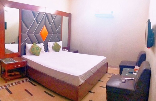 Gulshan-e-Iqbal Bed & Breakfast | Hotel Subhan Palace 2
