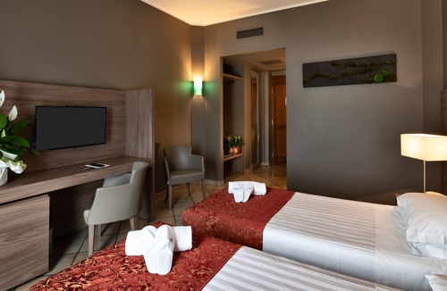Zona Lancetti Hotel | Hotel Sunflower