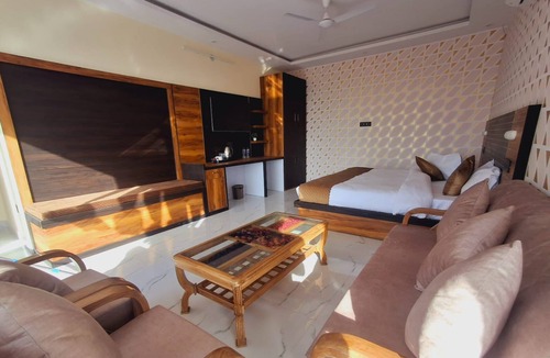 Mayapur Hotel | Hotel Surya Inn