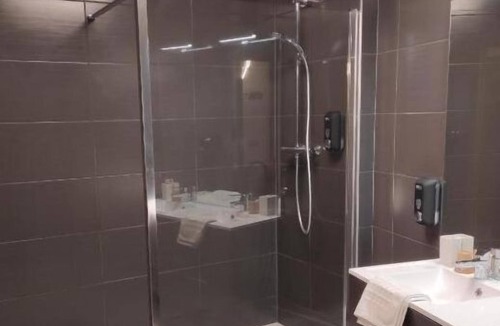 Lons-le-Saunier Hotel | Hotel Terminus - Pizzeria Pizz'A Gogo