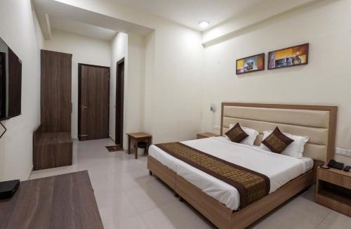 DLF Phase 5 Hotel | Hotel The Luxem