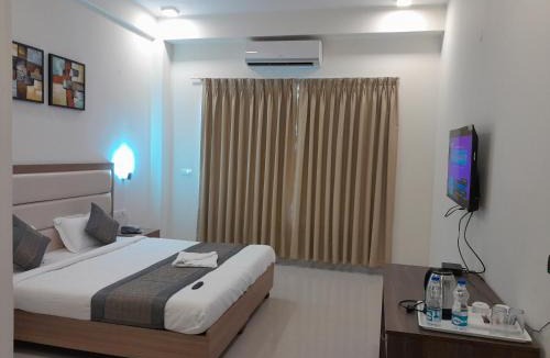 DLF Phase 5 Hotel | Hotel The Luxem