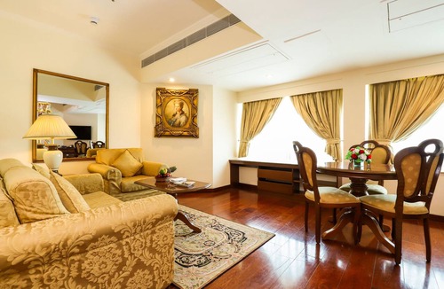 Connaught Place Hotel | Hotel The Royal Plaza