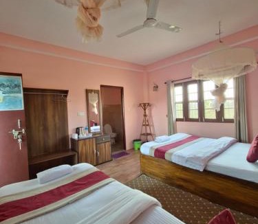 Sauraha Hotel | Hotel Tree Tops- A Serene Friendly Hotel in Sauraha