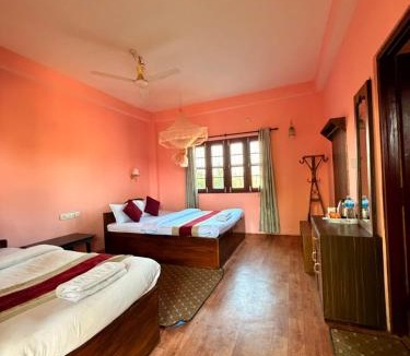 Sauraha Hotel | Hotel Tree Tops