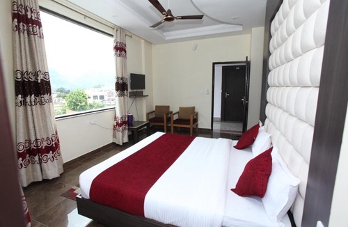 Rishikesh Hotel | Hotel Trihari