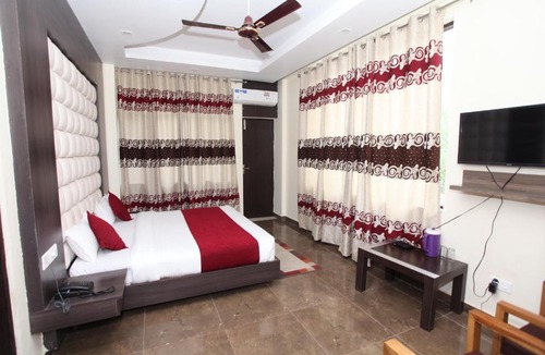 Rishikesh Hotel | Hotel Trihari