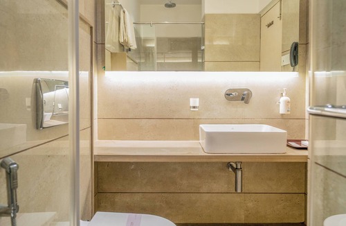 Guna Hotel | Hotel Varun