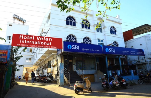 Krishnagiri Hotel | Hotel Velan International