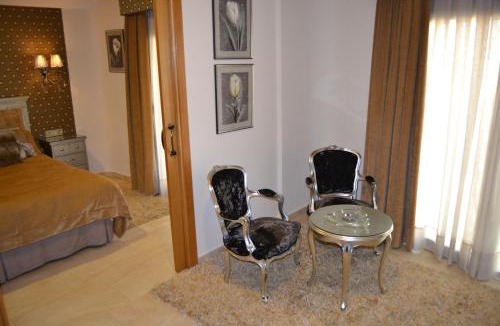 Granja de Rocamora Hotel | Hotel Versalles
