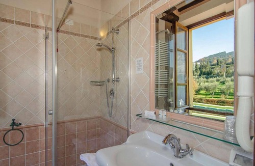 San Lorenzo a Vaccoli Hotel | Hotel Villa Cheli