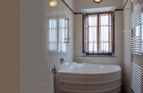 San Lorenzo a Vaccoli Hotel | Hotel Villa Cheli