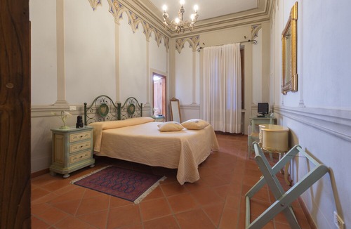San Lorenzo a Vaccoli Hotel | Hotel Villa Cheli
