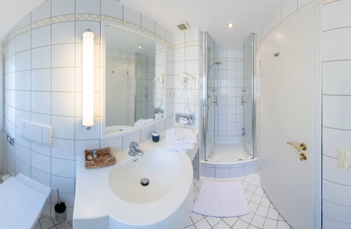 Lohausen Hotel | Hotel Villa im Park