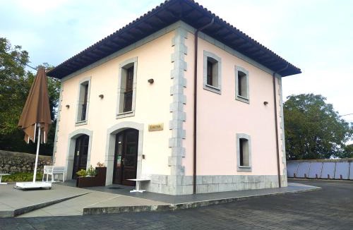 Naves Hotel | Hotel Villa Marrón