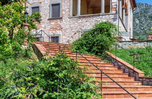 Santa Maria del Giudice Hotel | Hotel Villa Rinascimento