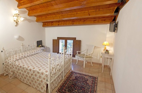 Crespano del Grappa Hotel | Hotel Villa Scalabrini