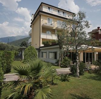 Torbole sul Garda Hotel | Hotel Villa Verde