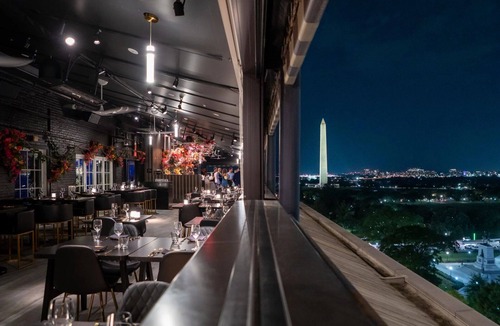 Downtown Washington D.C. Hotel | Hotel Washington | Two Monument View King Spa Suite | Near D.C. Monuments