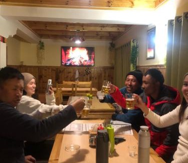 Namche Bazaar House | Hotel Waterfall Benkar