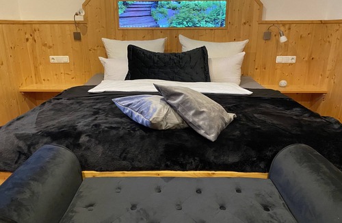 Feuchtwangen Hotel | Hotel Wilder Mann Ristorante Pizzeria Lo Scoglio