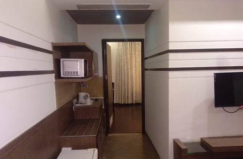 Sector 14 Hotel | Hotel Windsor Heights (All Rooms with Air Purifier)