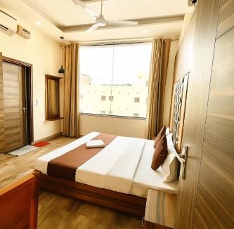 Zirakpur Hotel | Hotel Woodcrest by Sidham Group ! Comfortable and Peaceful Stay ! Top Rated ! Preferred Hotel Chain