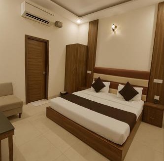 Zirakpur Hotel | Hotel Woodcrest by Sidham Group ! Comfortable and Peaceful Stay ! Top Rated ! Preferred Hotel Chain