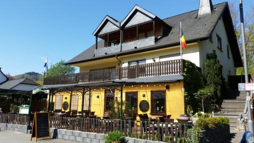 Senhals House | Hotel Zur Brücke