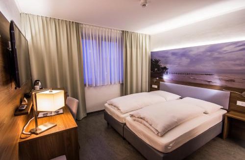 Neutraubling Hotel | Hotel7Continents