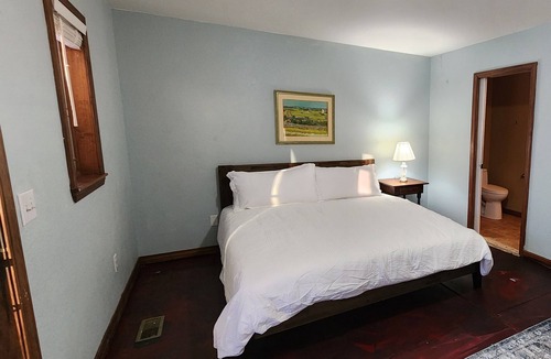 Edray Cabin | HotTub Fireplace W/D 15min to Snowshoe Skiing Hiking Canoeing Fishing