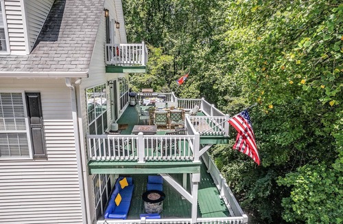 Smithville House | HotTUB+Sauna, Arcade, FREE Kayaks+ Lake Access | BEACHY Area Ramp | Sleeps 17+