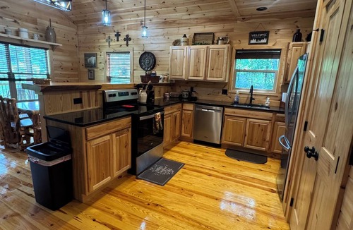 Almond Cabin | Hound Dog Heaven a peaceful mountain retreat