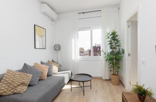 La Sagrada Familia Apartment | Housalia Familia Rossellon