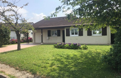 Le Mesnil-Esnard House | House 3 bedrooms Garden south view Fields Carrefour School Swimming pool Bus Rouen on foot