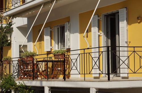Ireon House | House Antoinet. Ireon Samos